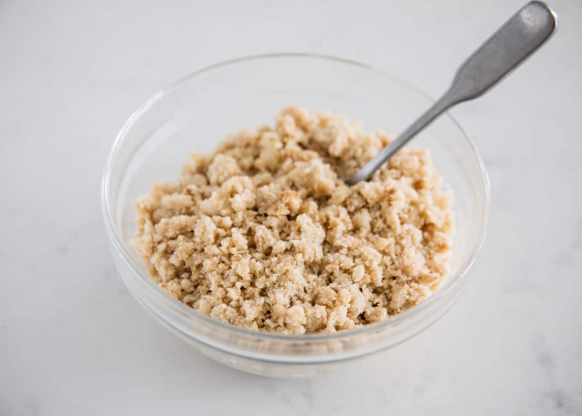 crumble topping in bowl