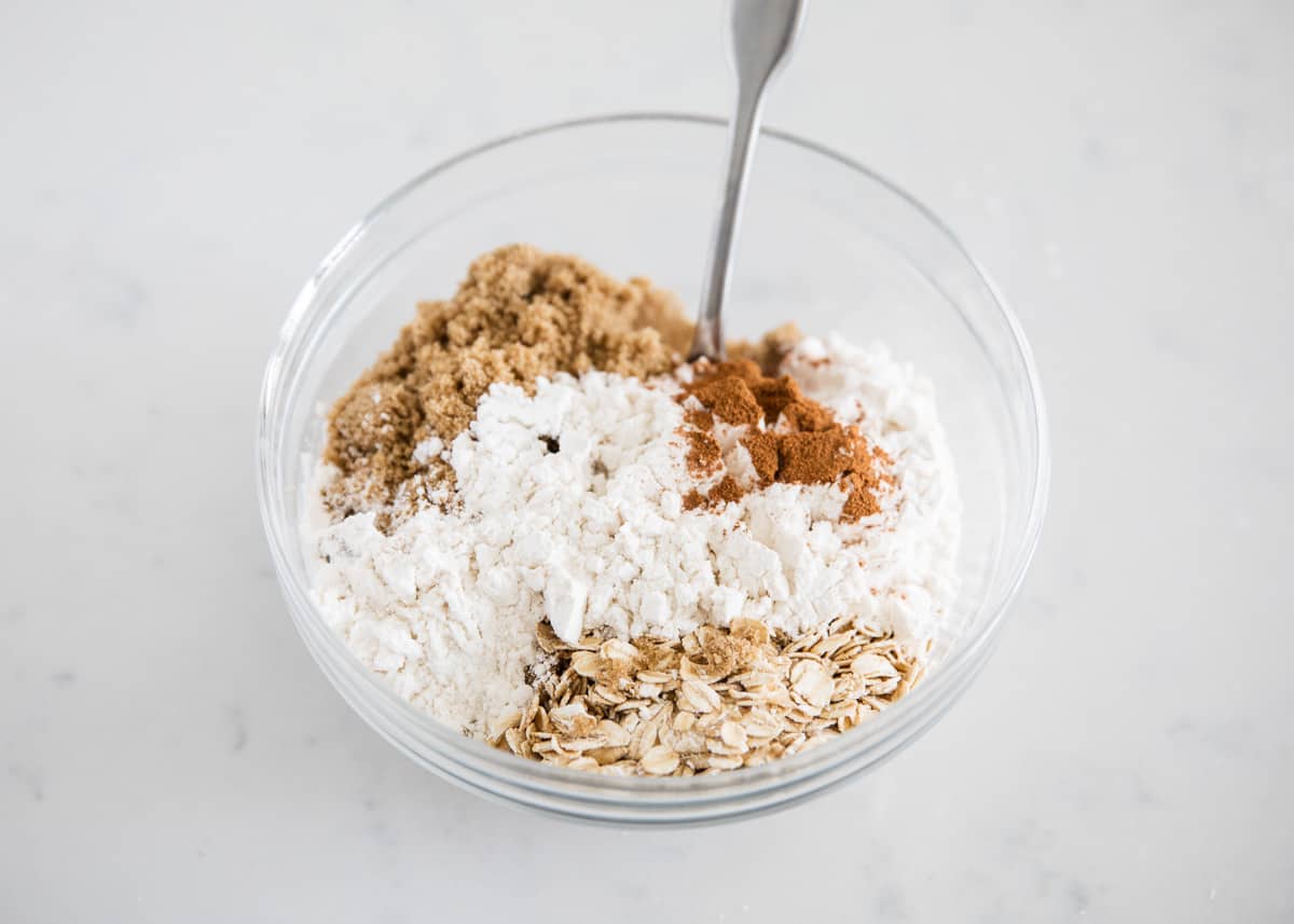 crumb topping in bowl