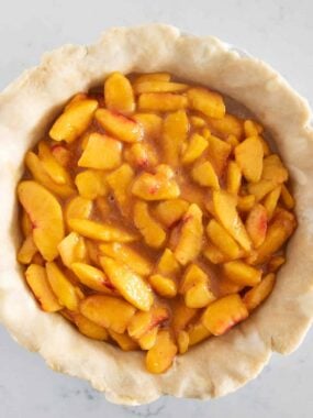 peach pie filling in pie crust