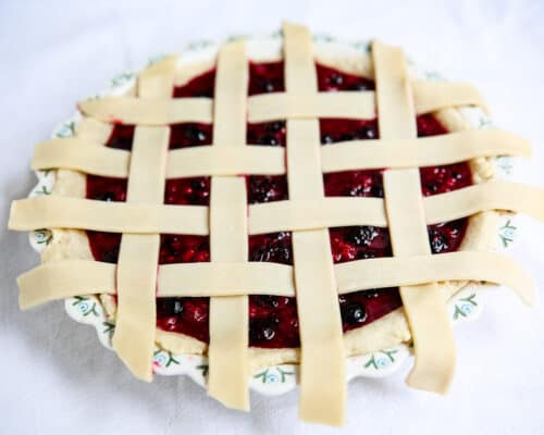 making lattice crust from pie