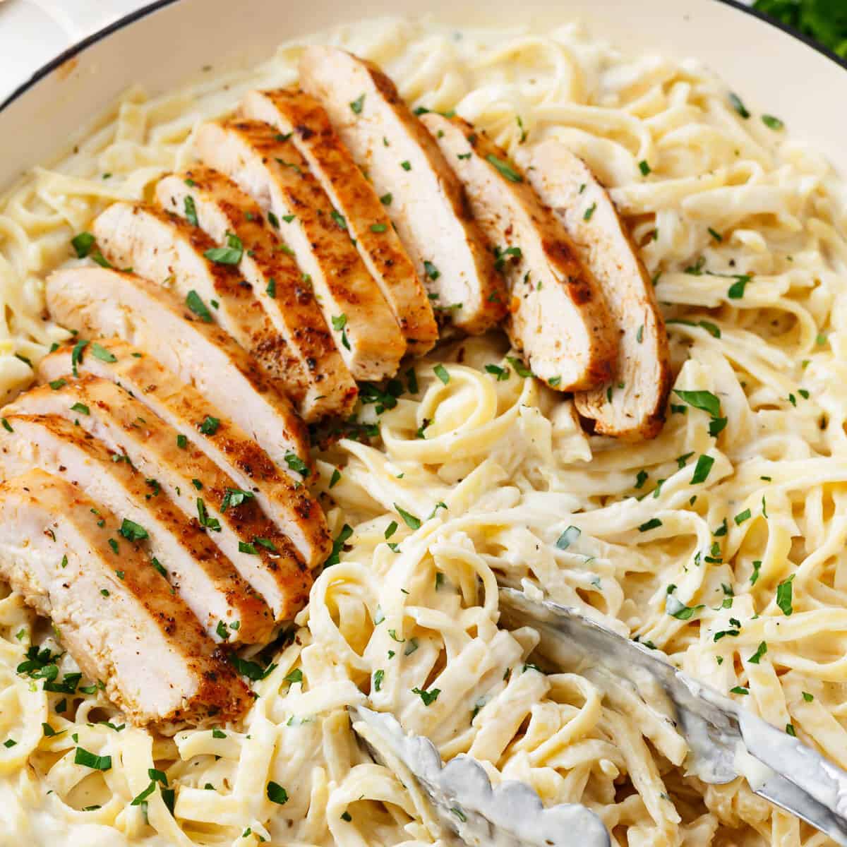 EASY Chicken Fettuccine Alfredo I Heart Naptime
