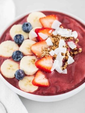 acai smoothie in bowl with fruit and toppings