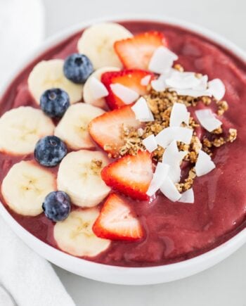 acai smoothie in bowl with fruit and toppings