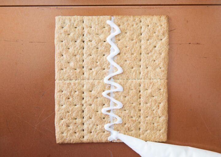 icing on graham cracker