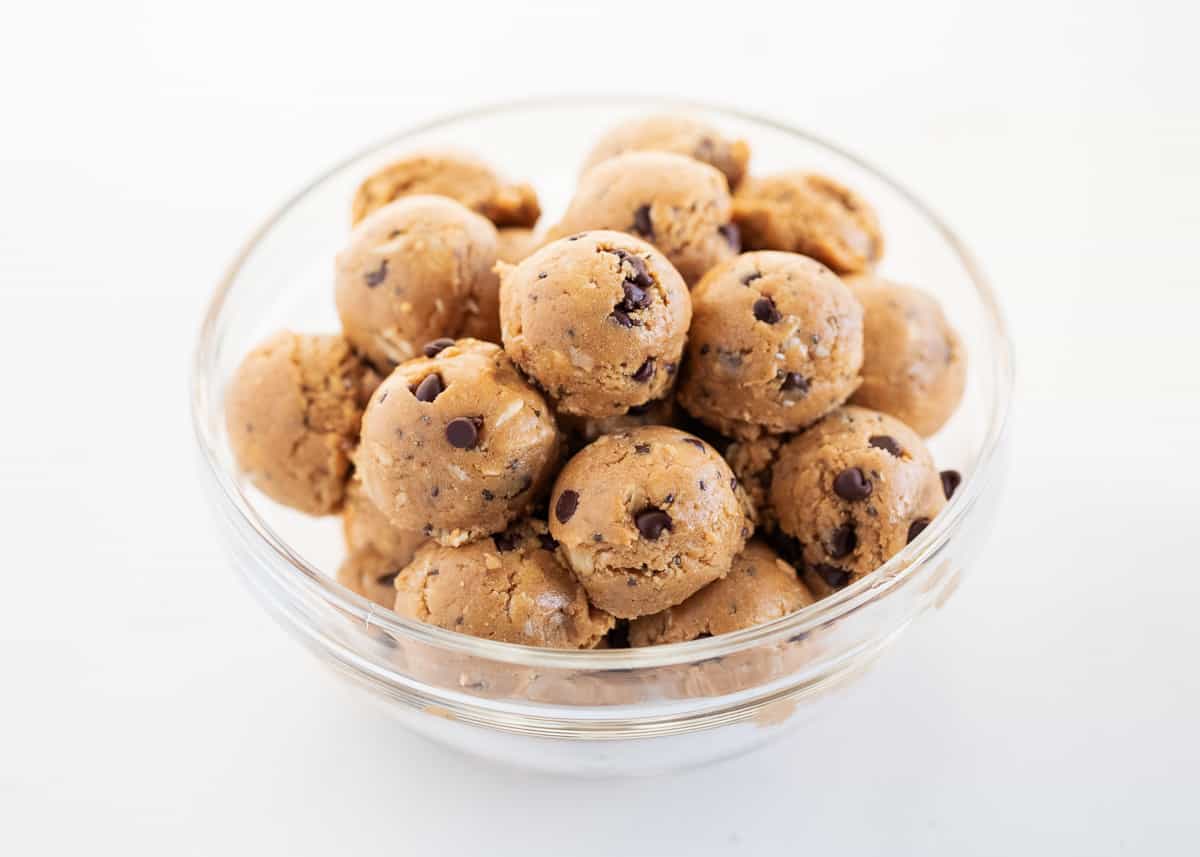 Kodiak cakes protein balls in clear bowl.