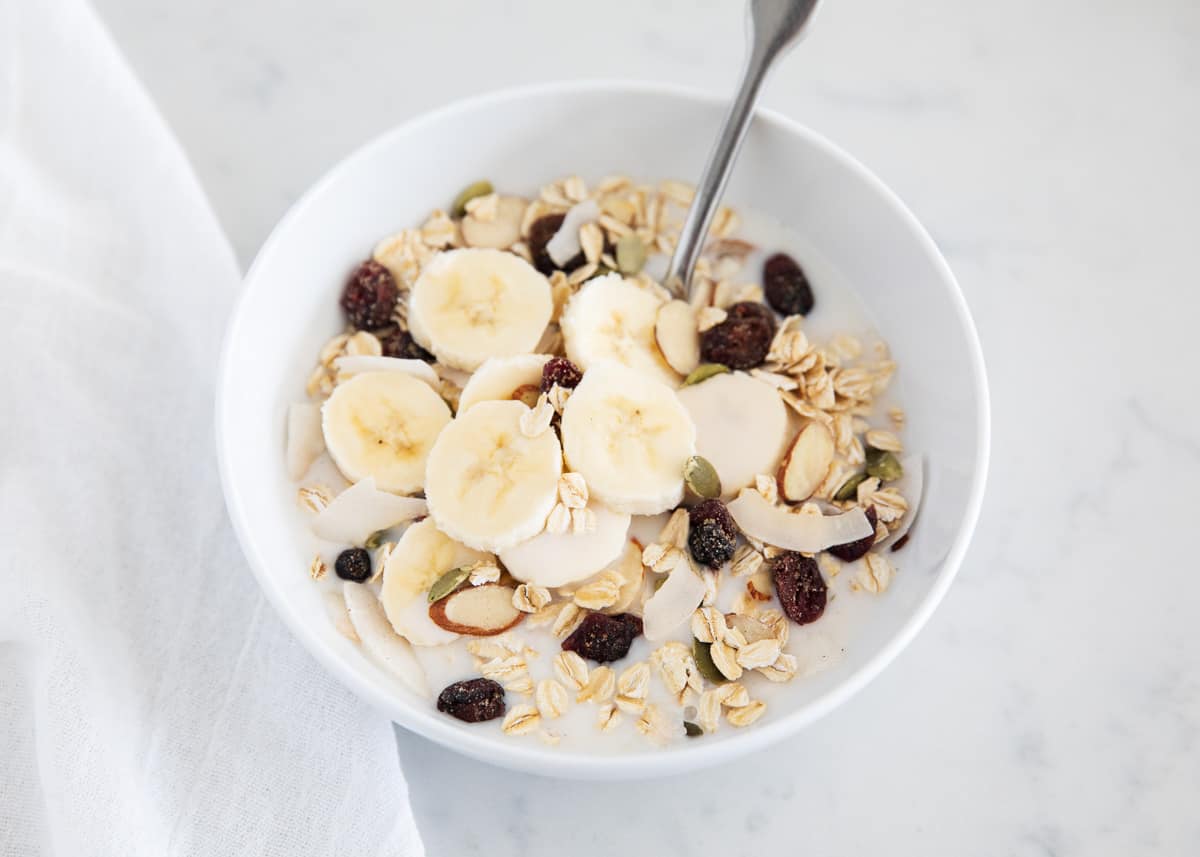 Muesli in white bowl close up.