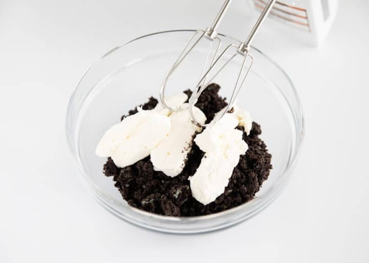 oreo cake pop ingredients in clear bowl