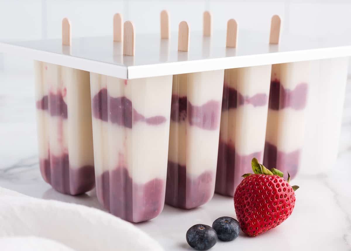 https://www.iheartnaptime.net/wp-content/uploads/2021/06/I-Heart-Naptime-Homemade-Popsicles-5.jpg