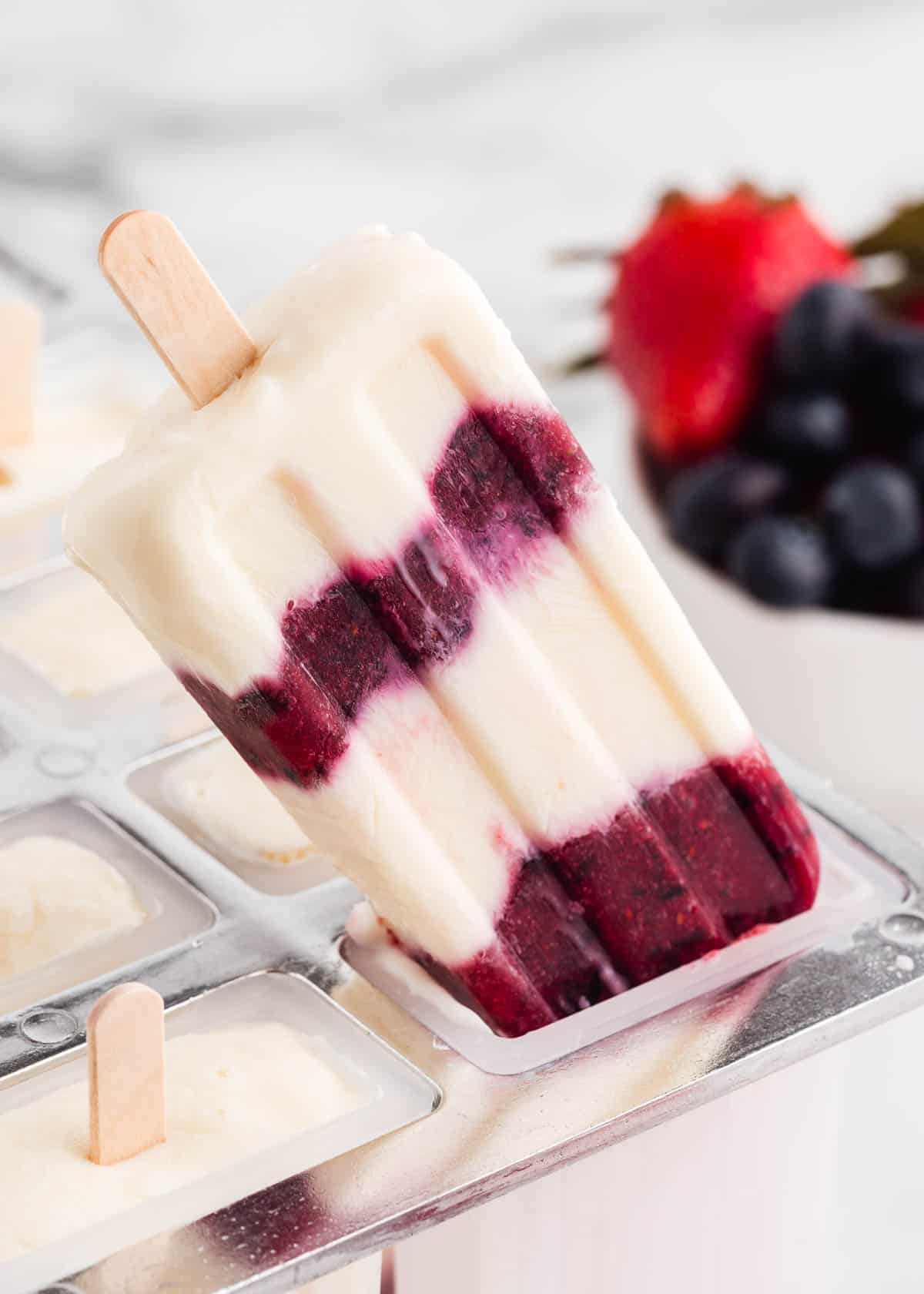 EASY 3-Ingredient Homemade Popsicles - I Heart Naptime