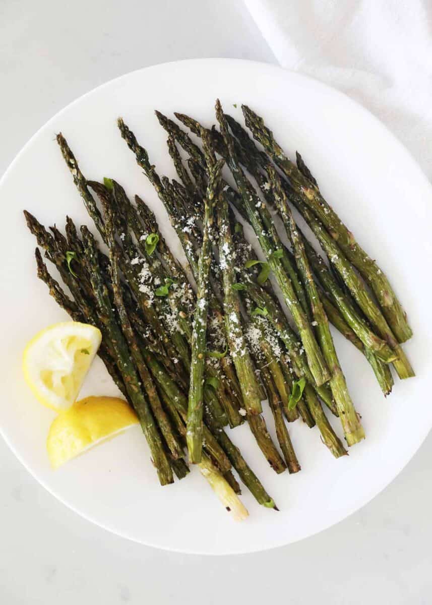 Grilled asparagus with parmesan and lemon. 