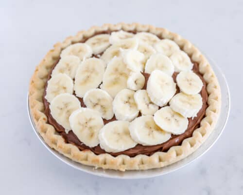 bananas on top of chocolate pie