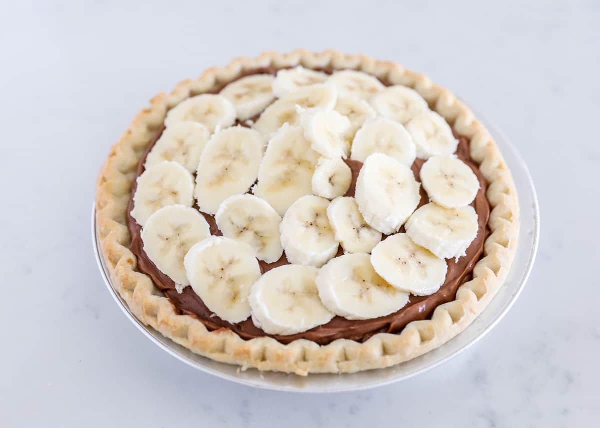 bananas on top of chocolate pie