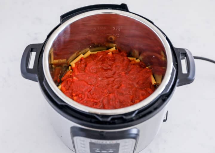 sauce on top of noodles in instant pot