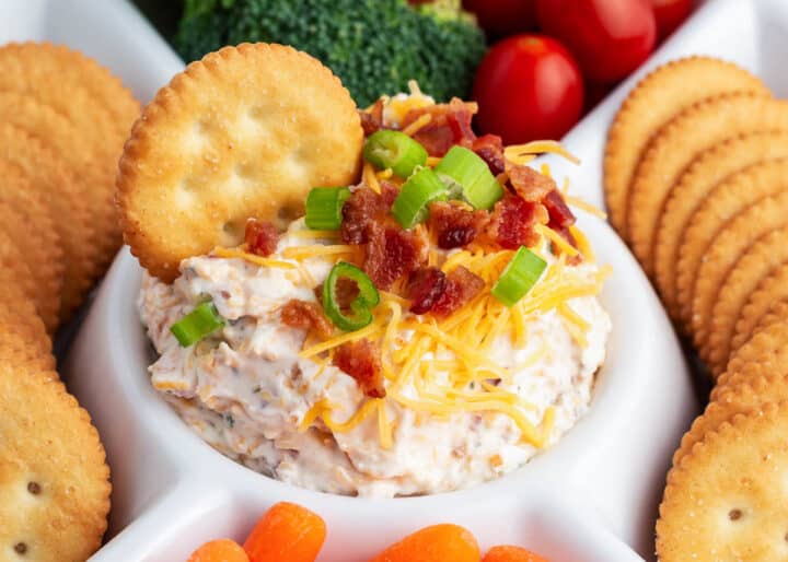 bacon cheddar dip with crackers