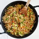 chow mein noodles in black skillet