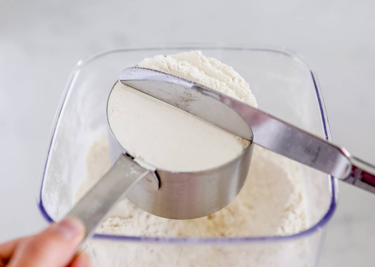 How to Measure Flour - with and without a Kitchen Scale - Just so Tasty