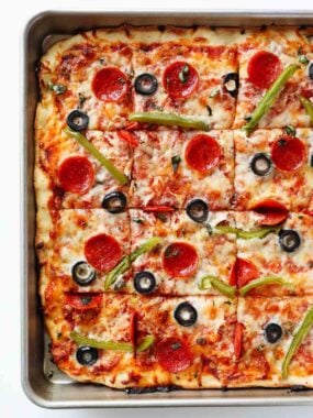 sliced sheet pan pizza