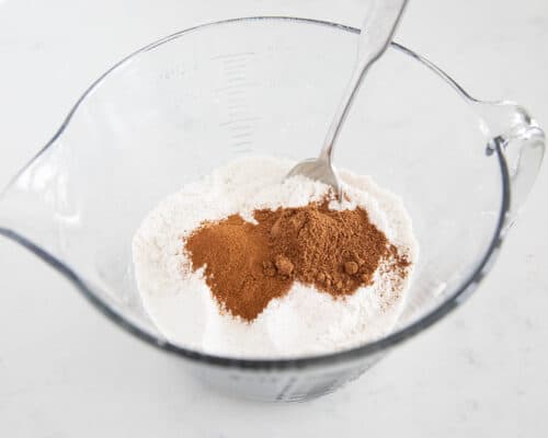 flour and cinnamon in bowl