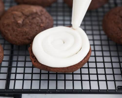 frosting chocolate cookie