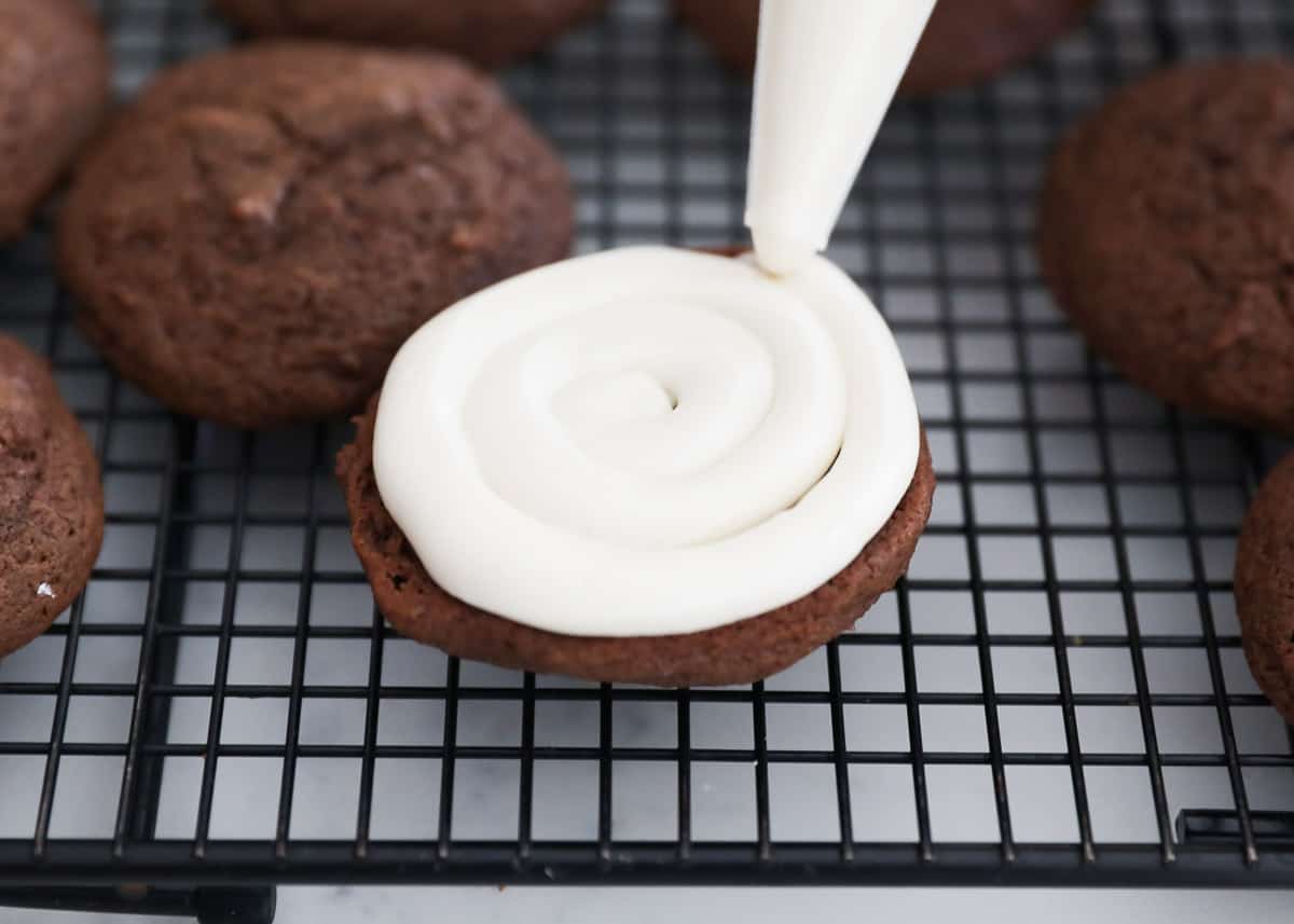 frosting chocolate cookie