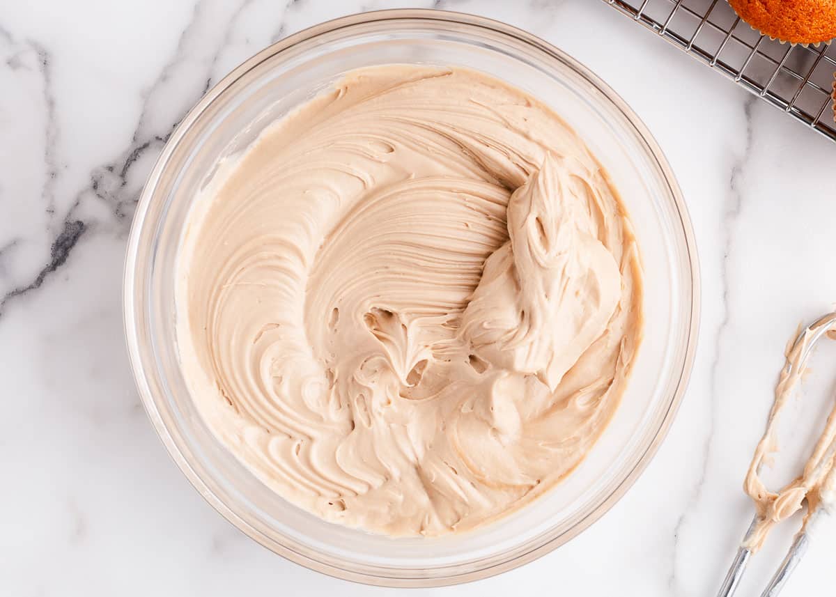 maple cream cheese frosting in glass bowl