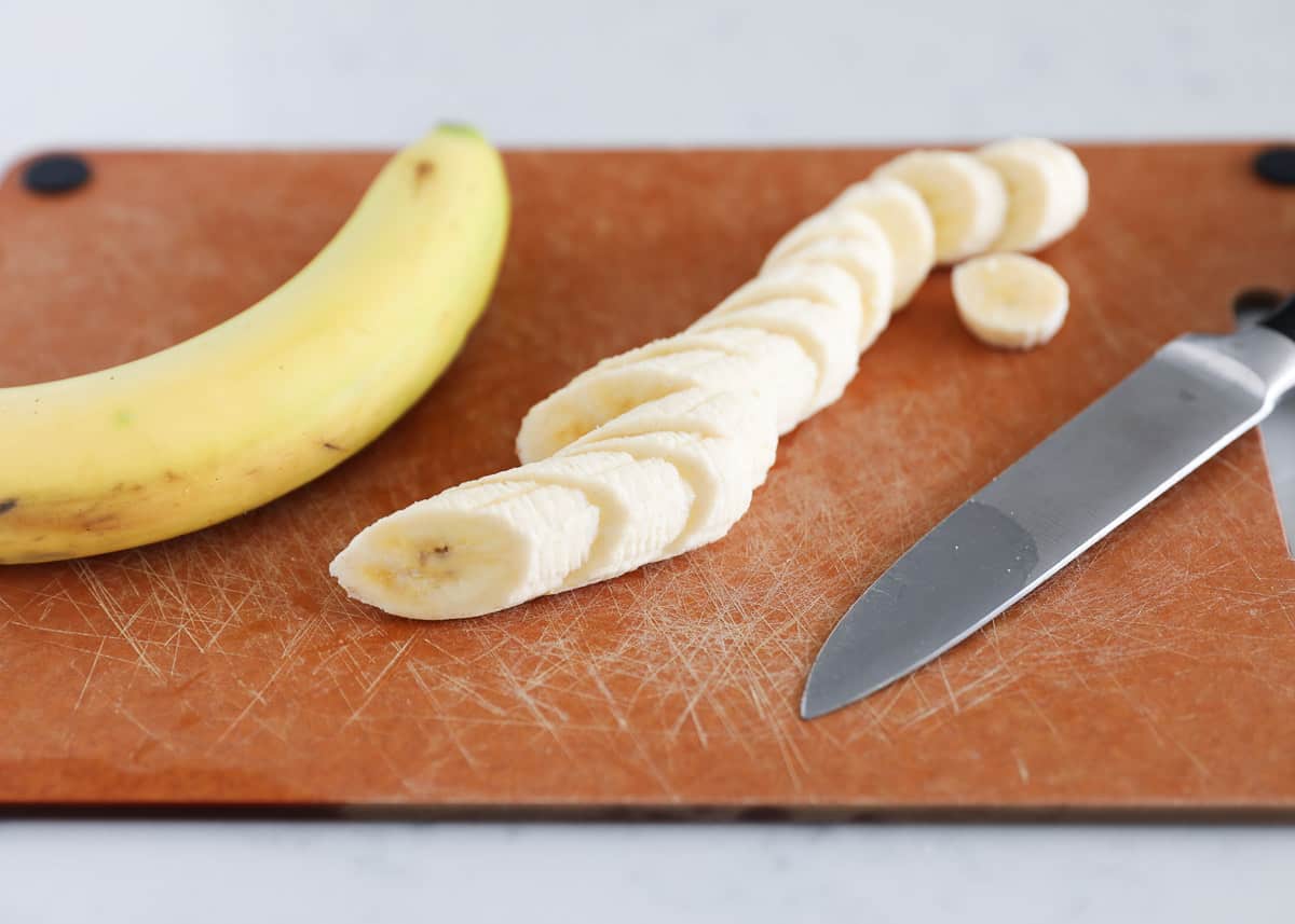 sliced bananas on cutting board