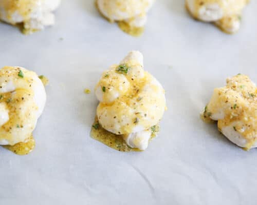 garlic knots on pan ready to bake