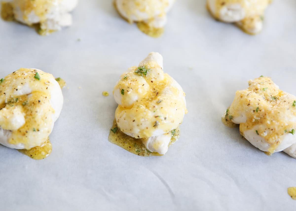 garlic knots on pan ready to bake