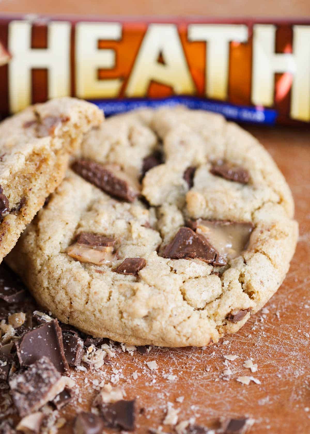 Toffee cookie on cutting board.