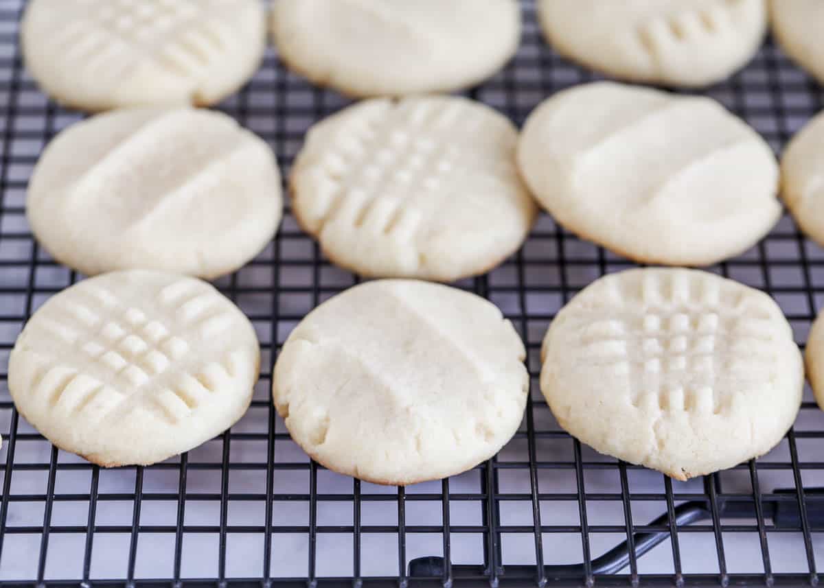 butter cookies on cooling rack