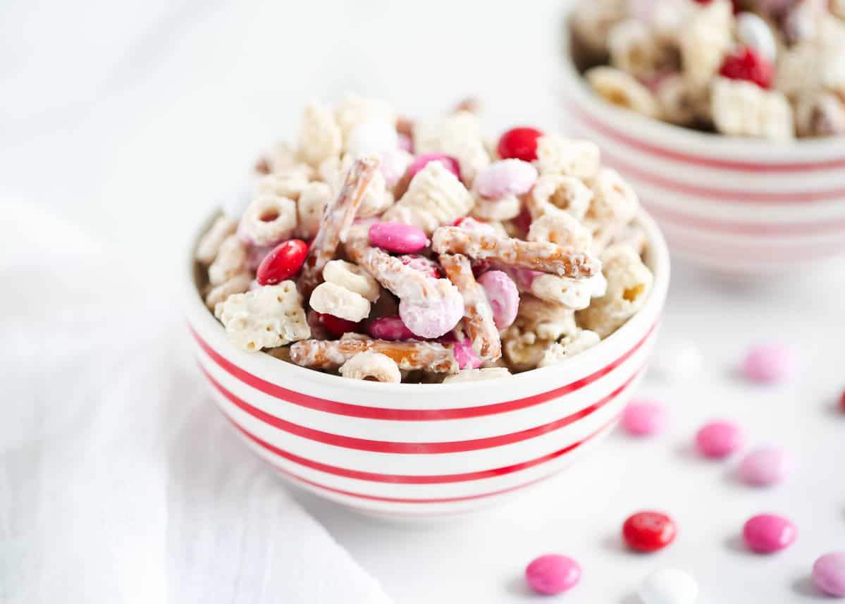 This Valentine Chex Mix is made with just 5 simple ingredients. This is the perfect no-bake dessert recipe to have when you need a last minute dessert! valentines chex min in a bowl