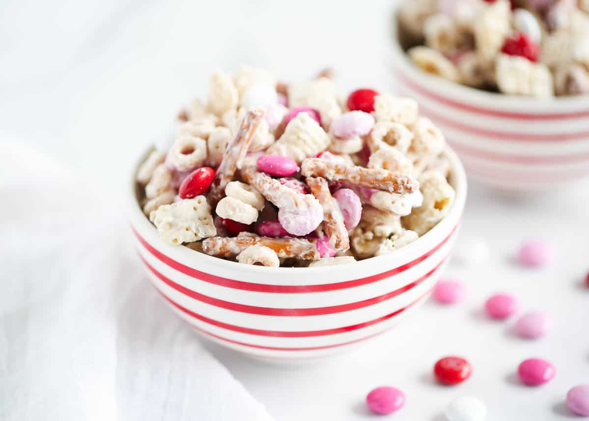 valentines chex min in a bowl