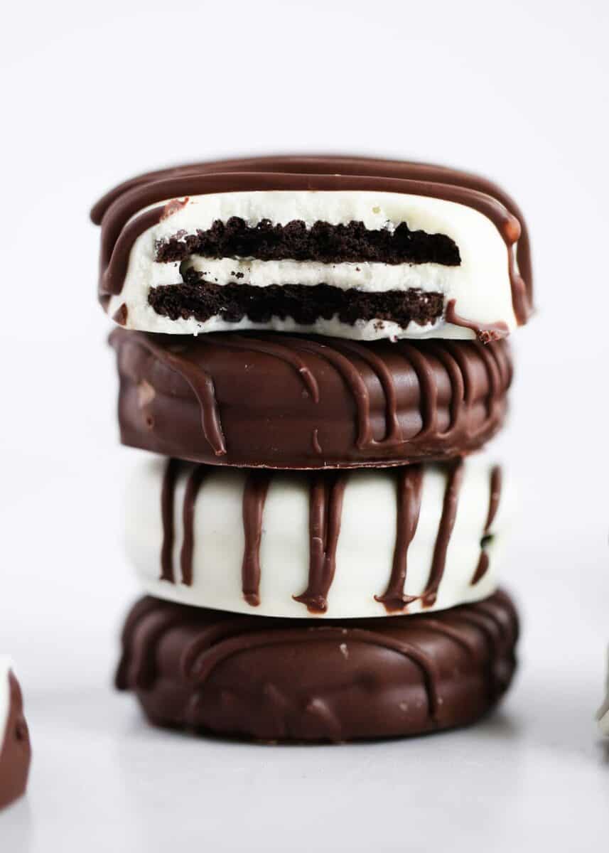 stack of alternating white chocolate and milk chocolate covered oreos