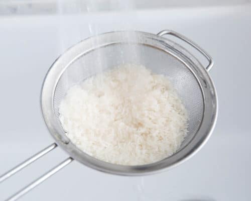 rinsing rice in mesh strainer