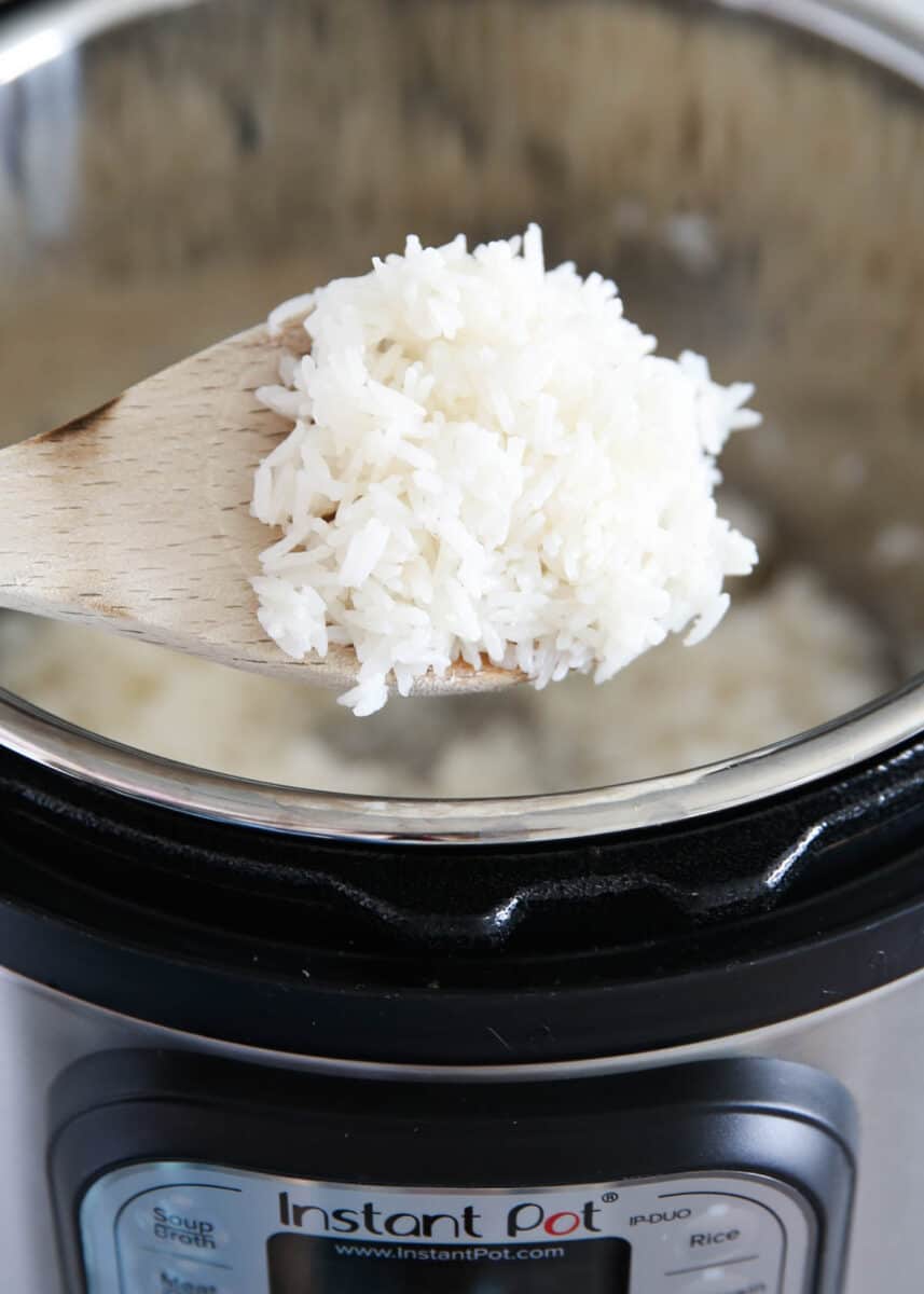 https://www.iheartnaptime.net/wp-content/uploads/2022/02/I-Heart-Naptime-Instant-Pot-Rice-7-857x1200.jpg