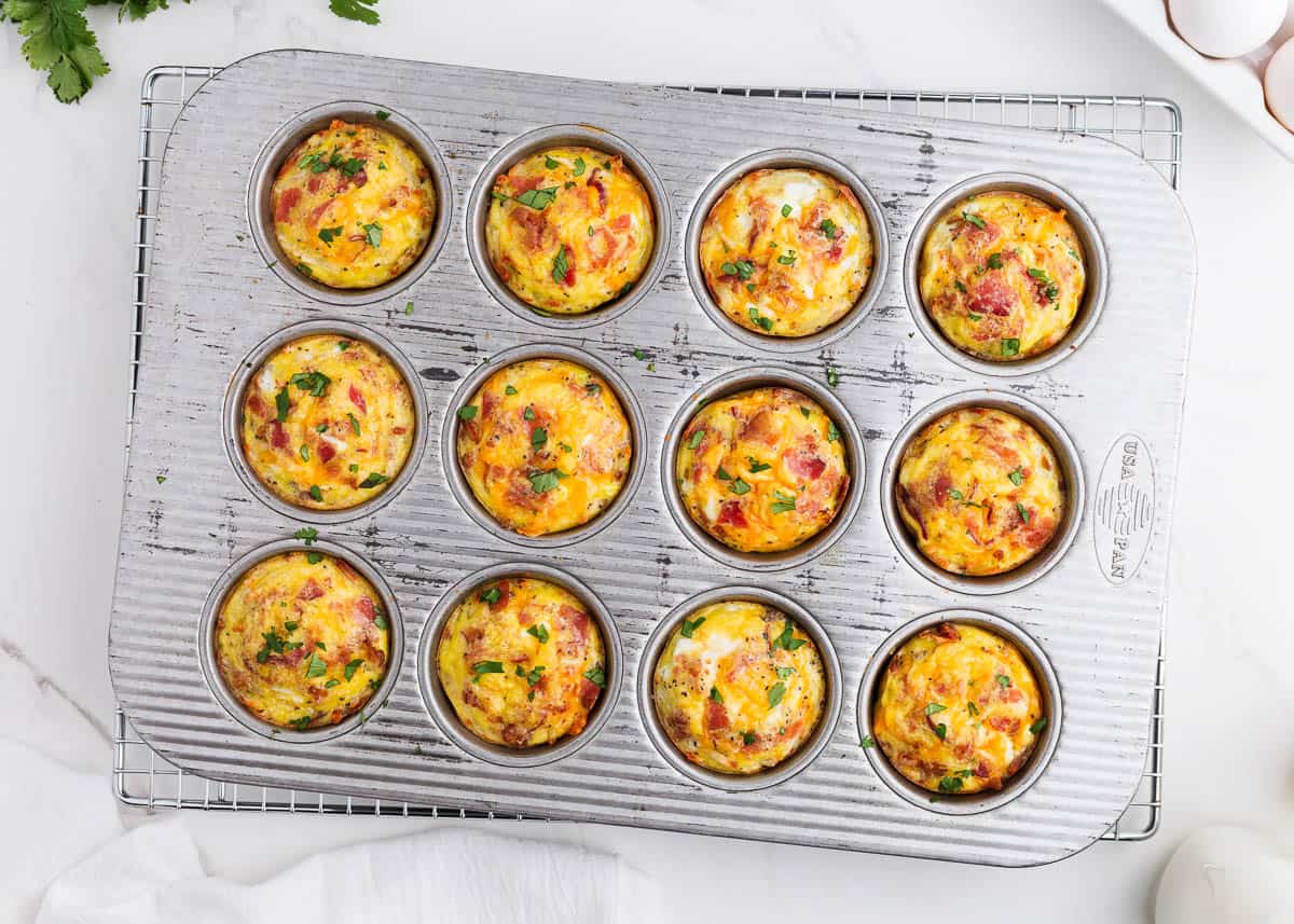 These hash brown egg cups are packed with protein for on-the-go mornings to keep you full all day! Whether they're served with a salad for lunch, rice for dinner, or as part of an Easter brunch, everyone loves these savory breakfast bites! hashbrown egg cups in muffin pan