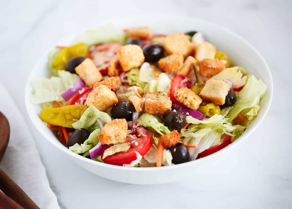 https://www.iheartnaptime.net/wp-content/uploads/2022/02/I-Heart-Naptime-olive-garden-salad-recipe-3.jpg