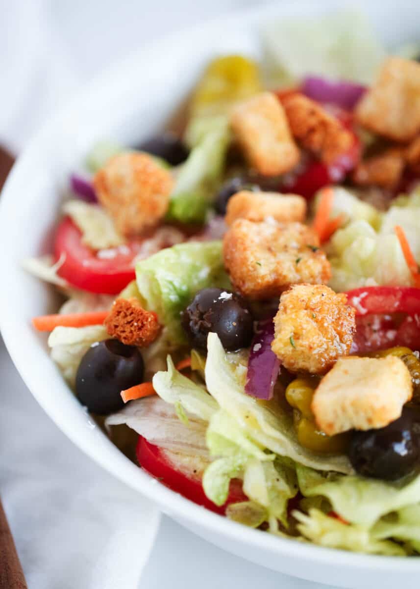 olive garden salat in bowl