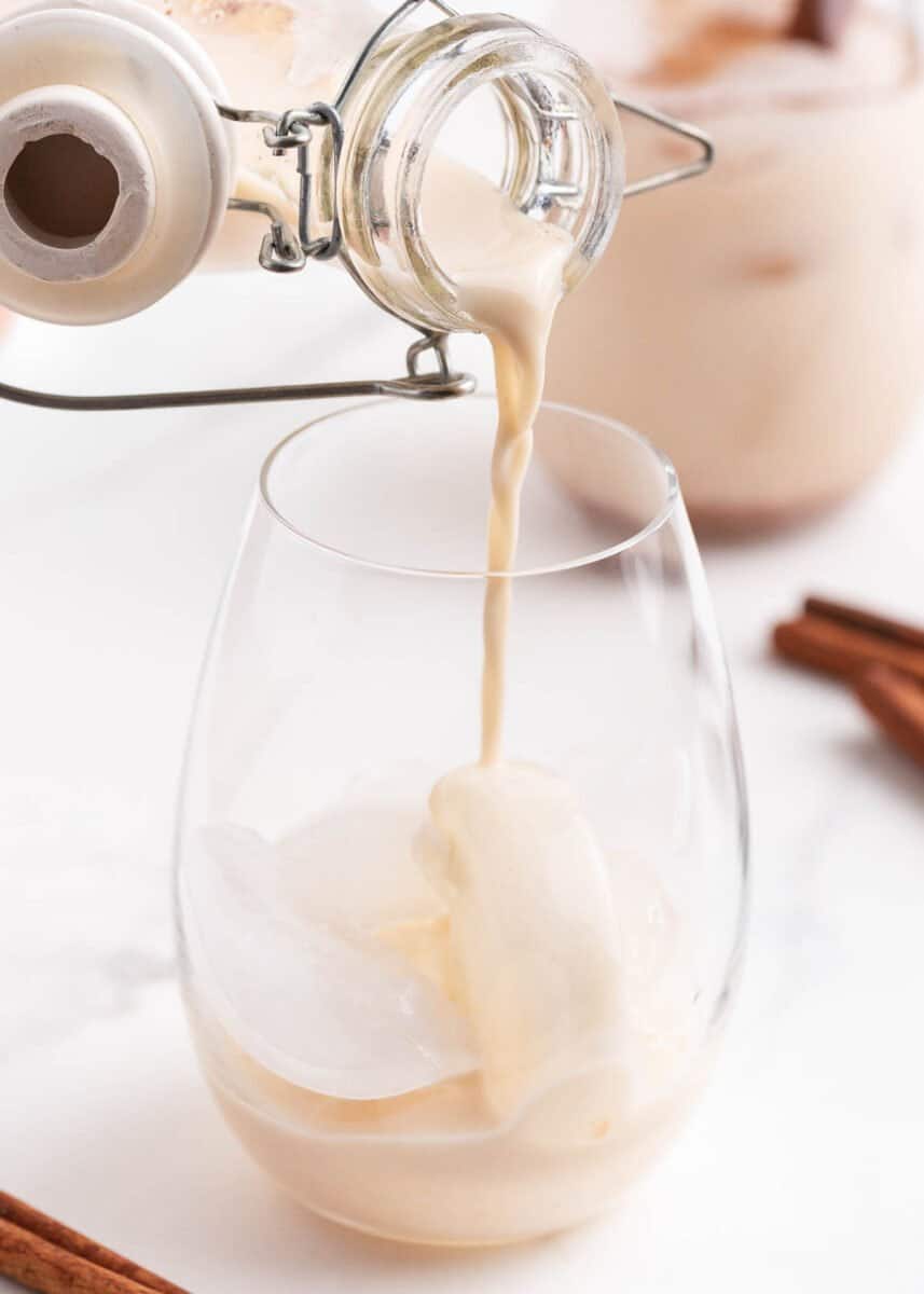 pouring horchata into glass