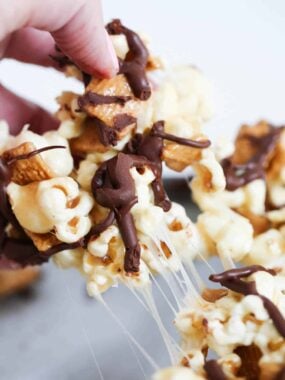 s'mores popcorn being pulled