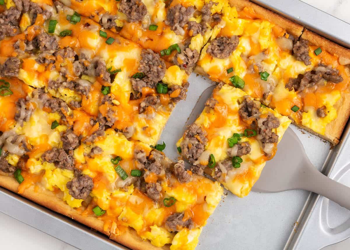 Sausage shop breakfast pizza