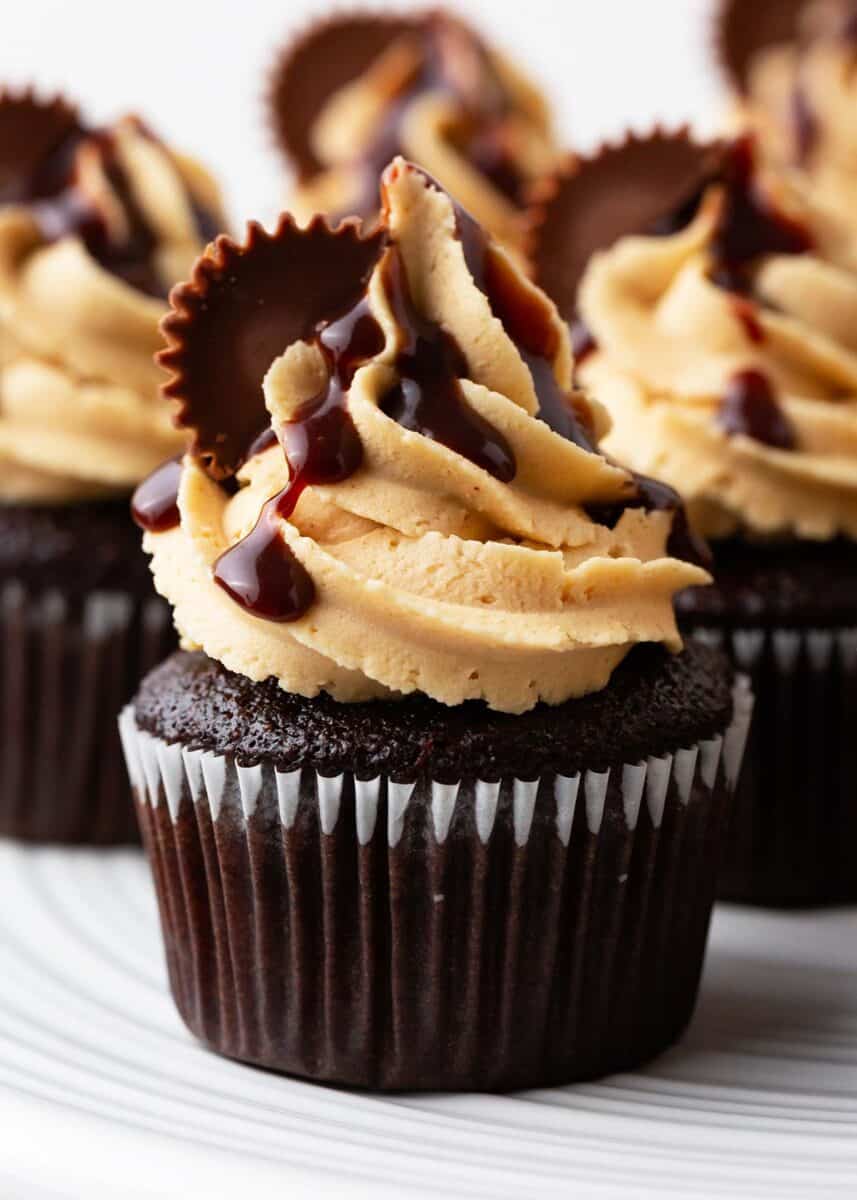 https://www.iheartnaptime.net/wp-content/uploads/2022/08/I-Heart-Naptime-chocolate-peanut-butter-cupcakes-857x1200.jpg