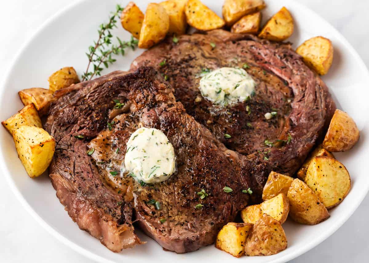 Juicy Cast Iron Skillet Steak - Chef Alli