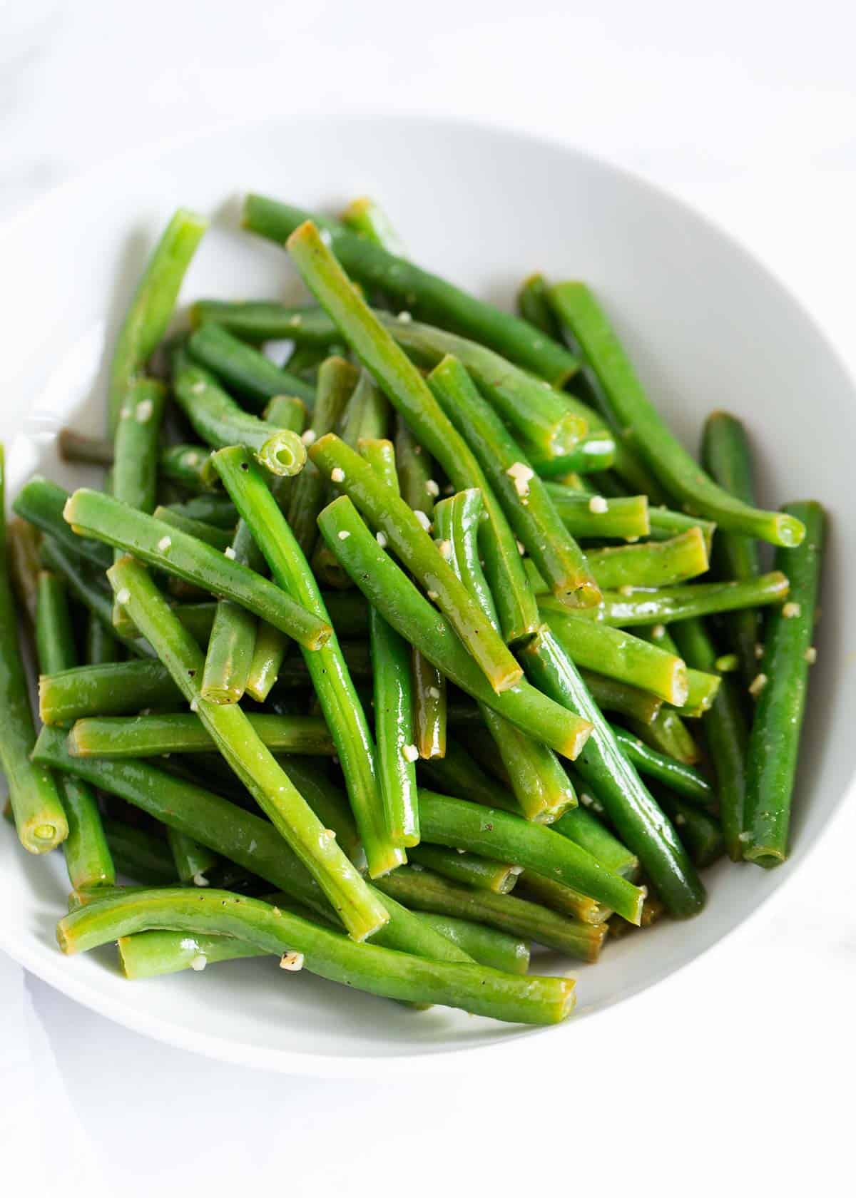 Green beans in white bowl.