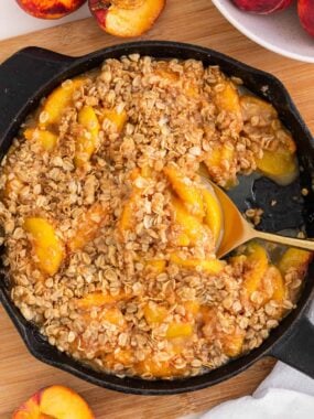 Peach crisp cooked in a iron skillet.