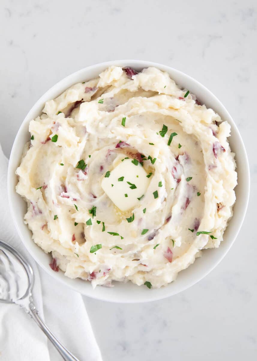 Creamy Garlic Mashed Red Potatoes - I Heart Naptime