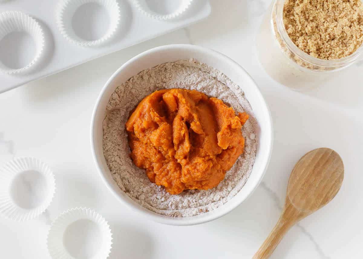 Pumpkin puree and cake mix in a bowl.