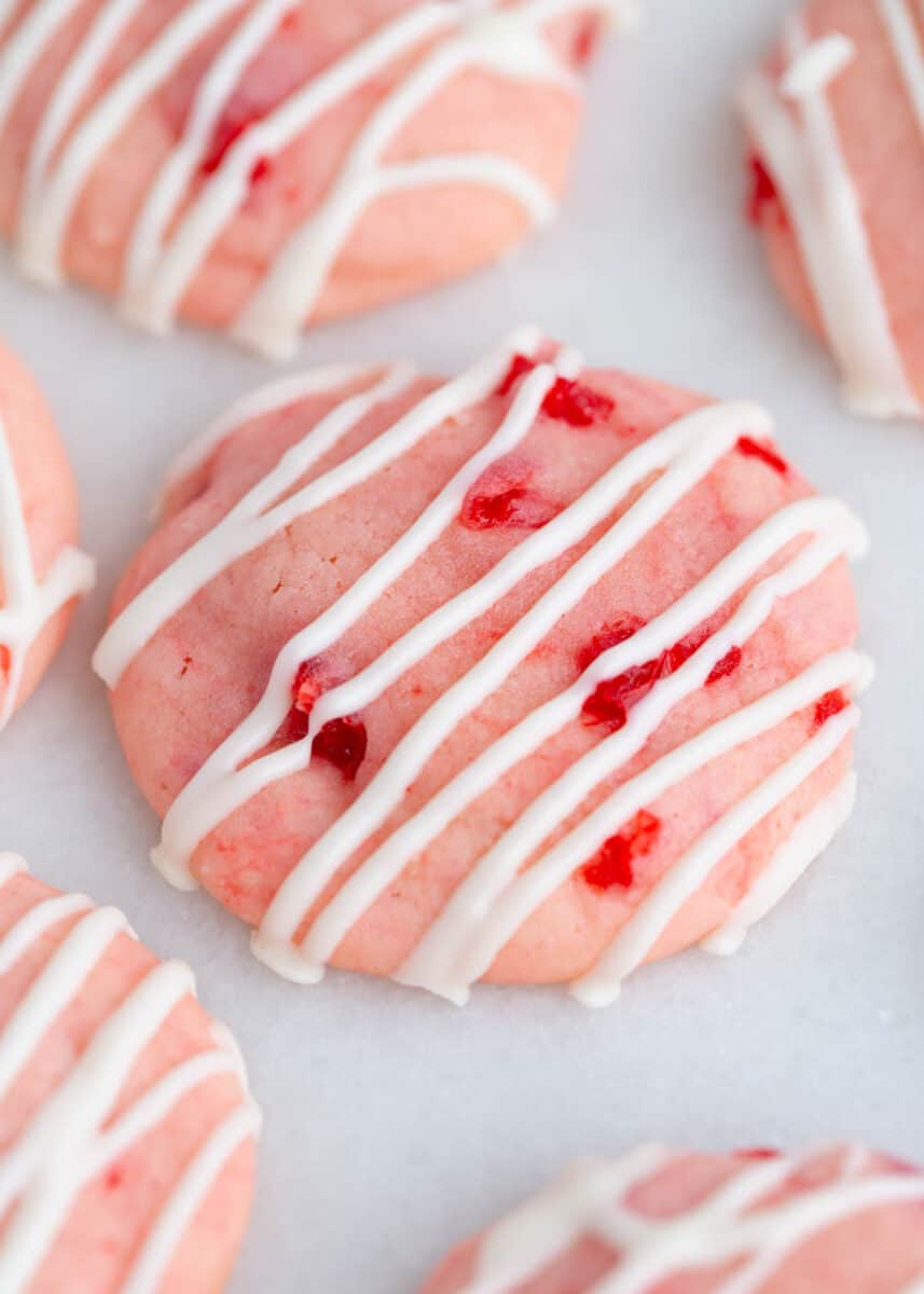 Cherry cookies with white chocolate.