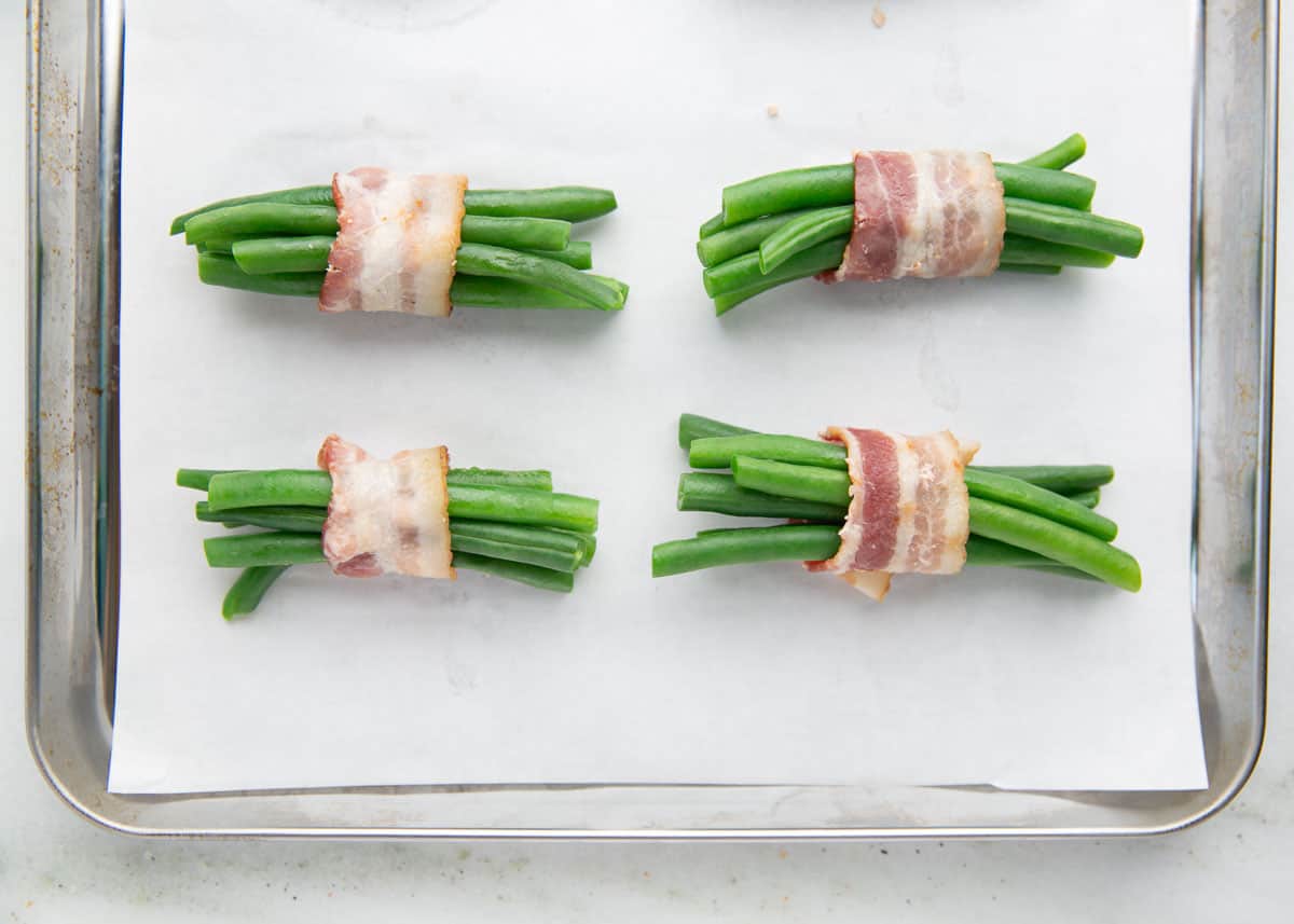 showing how to make green bean bundles.