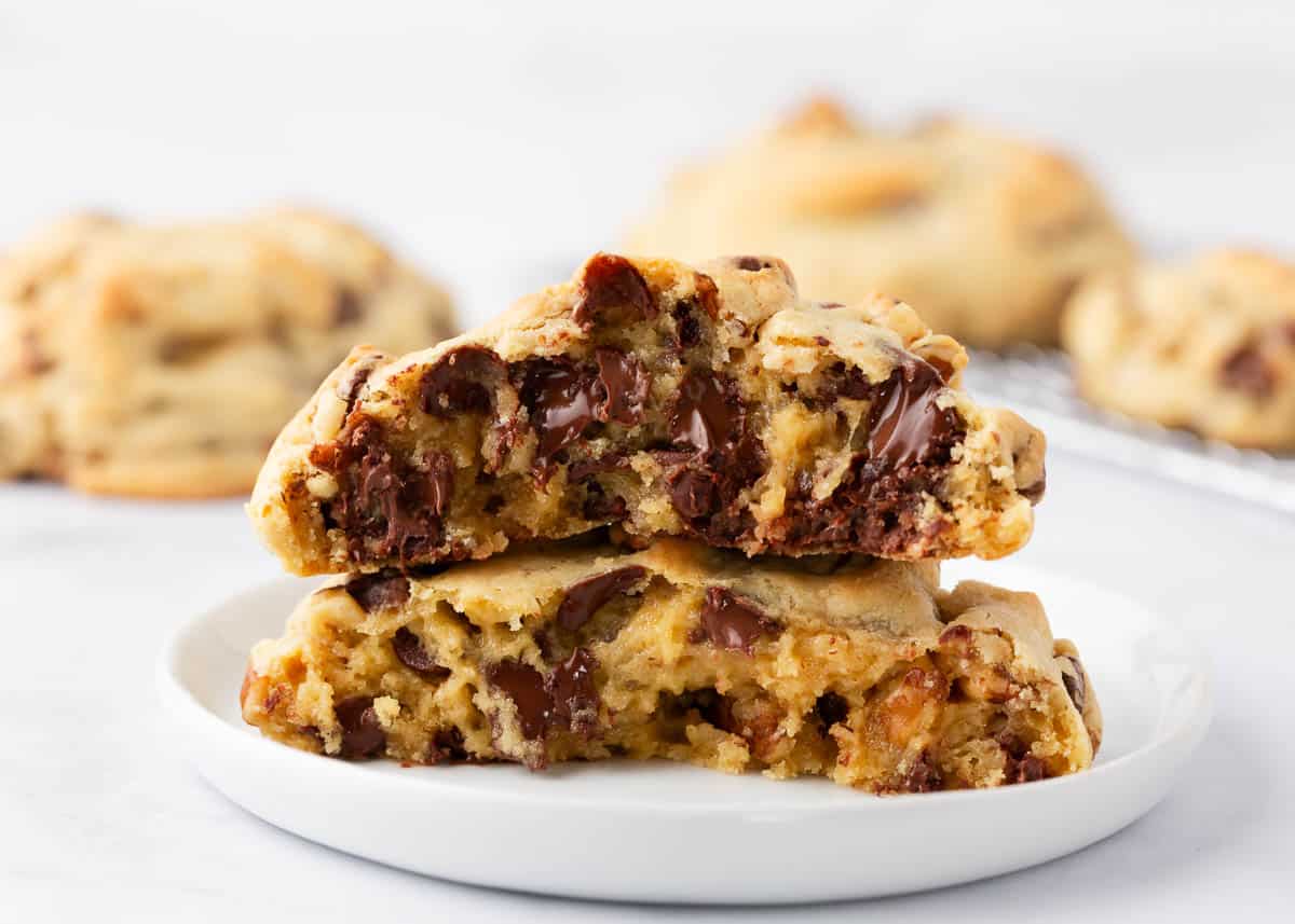 Levain Bakery Chocolate Chip Cookies